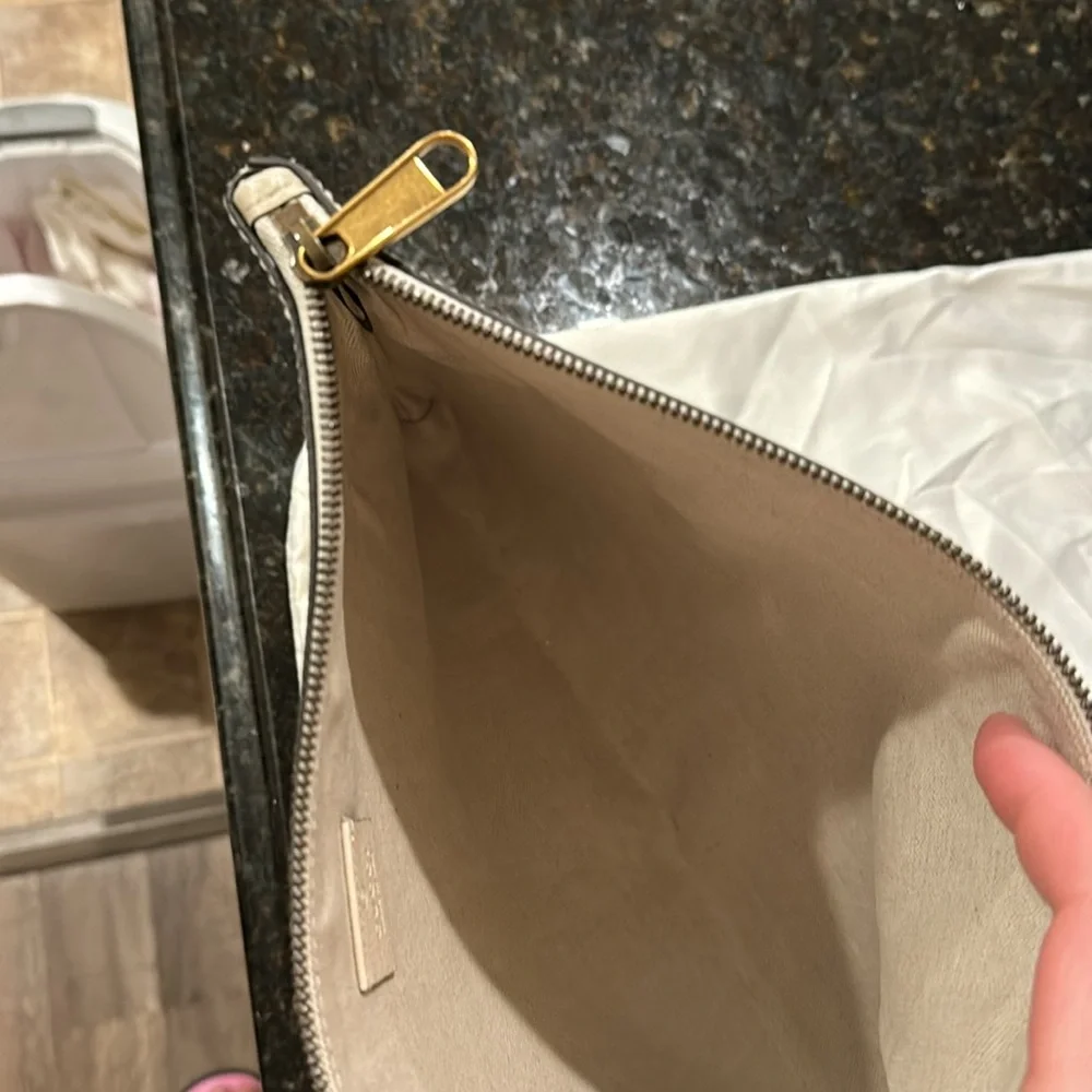 Gucci off-white clutch wristlet - Picture 3 of 9